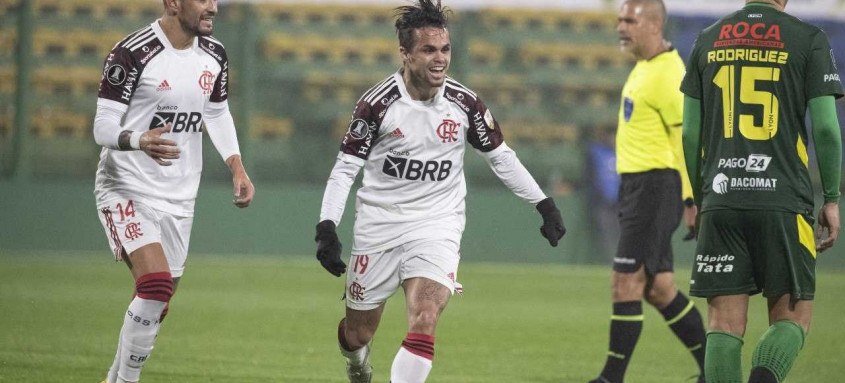 Flamengo vence na estreia de Renato e fica em vantagem na Libertadores