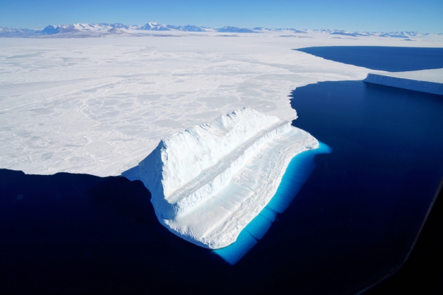 Gelo da Antártica acelera derretimento