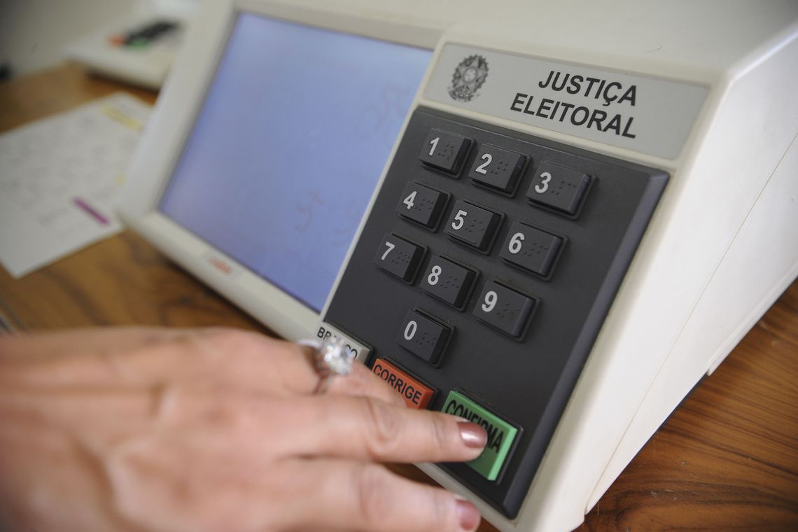 Testes em urnas eletrônicas encontram falhas mínimas, diz TSE