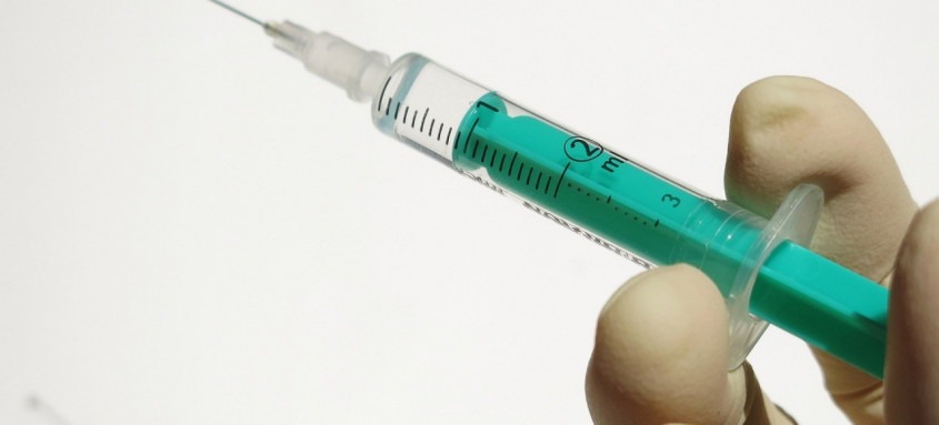 Covid: vacinação na França será gratuita e pode começar em janeiro