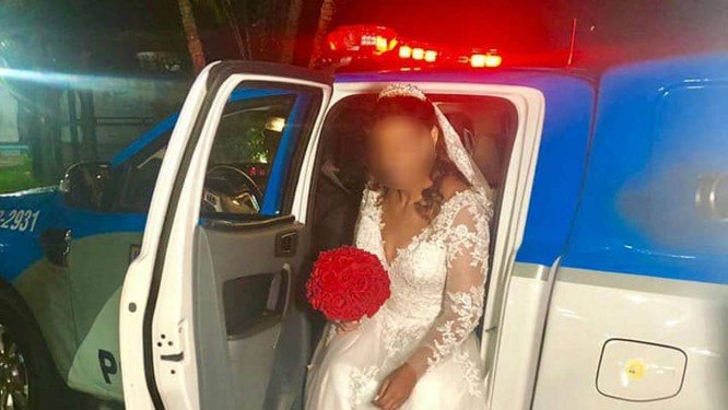 Noiva de policial vai de viatura da PM do Rio a local de casamento