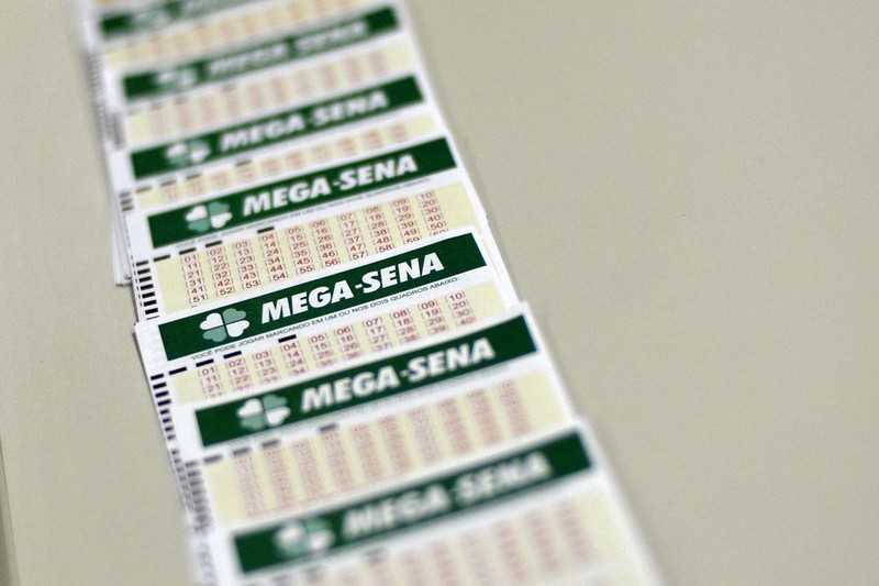 Mega-Sena acumula e pode pagar prêmio de R$ 10 milhões