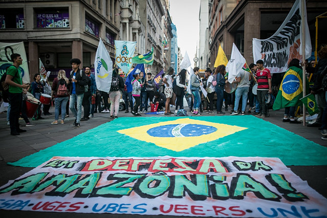Estudantes contra os cortes na educação e em defesa da Amazônia